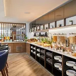 Courtyard By Marriott London Heathrow Airport
