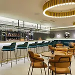 Courtyard By Marriott London Heathrow Airport