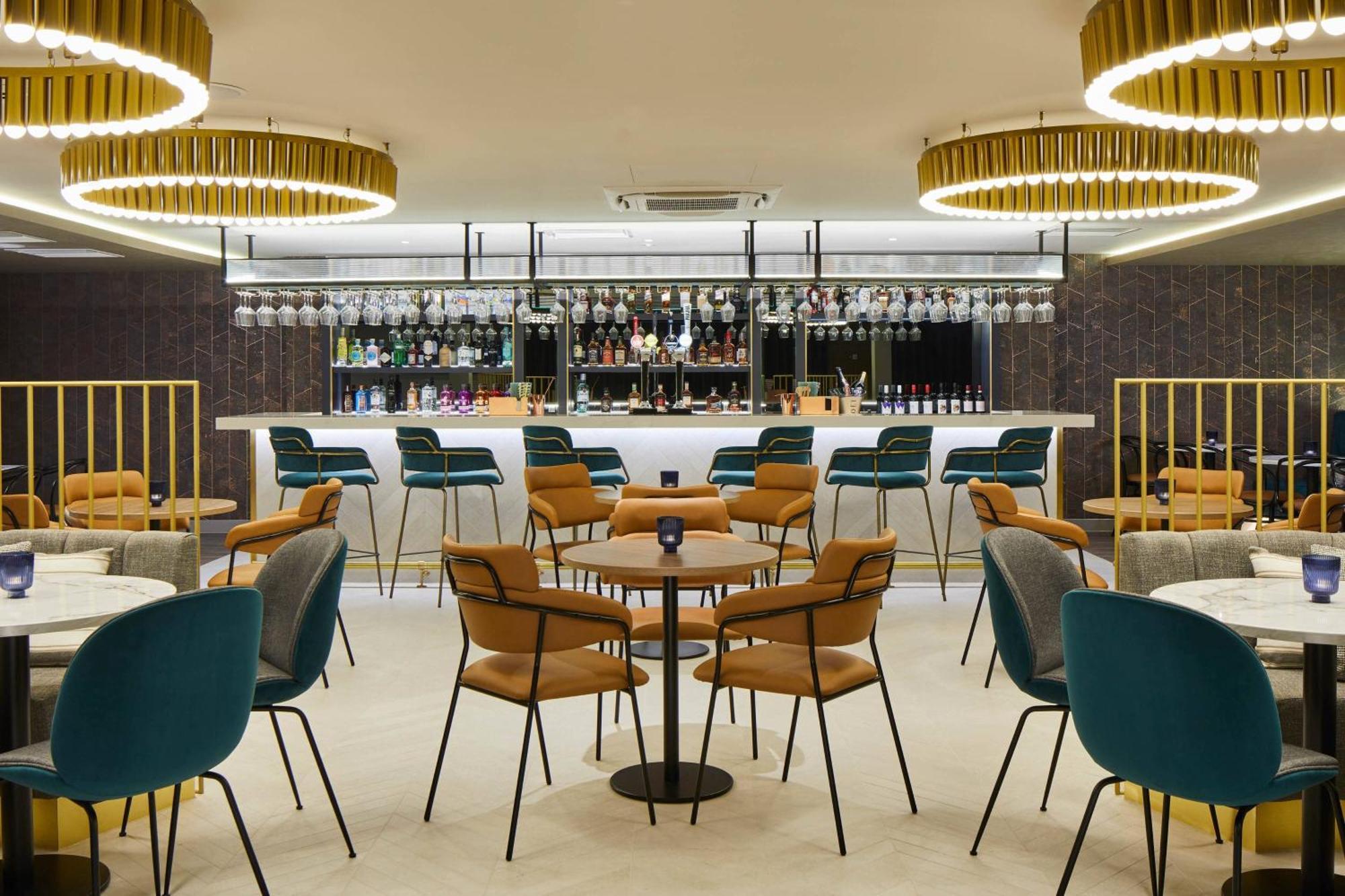 Courtyard By Marriott London Heathrow Airport 4*