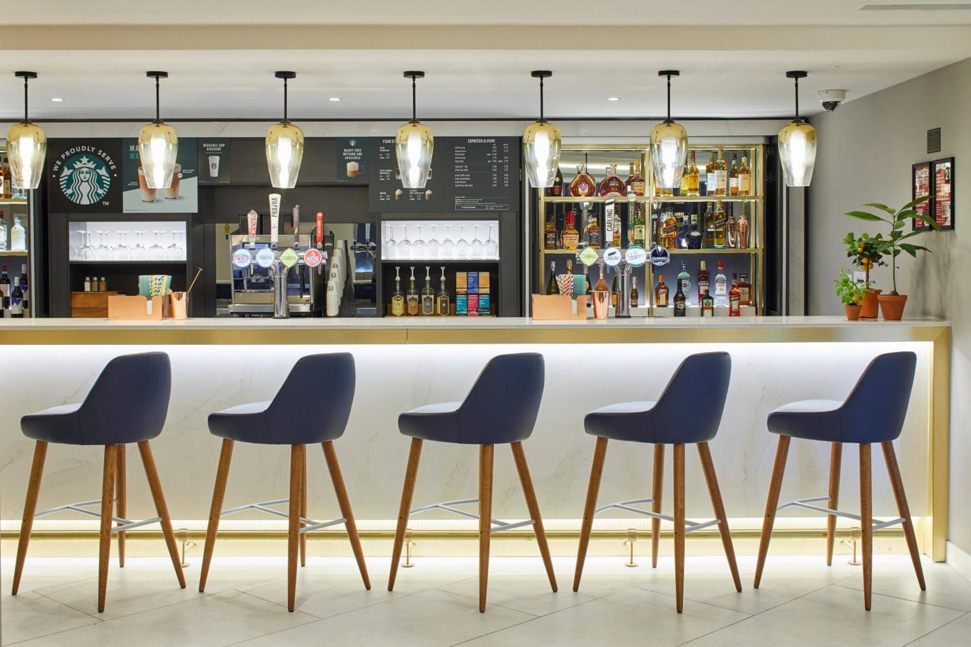 Courtyard By Marriott London Heathrow Airport Hotel 4*