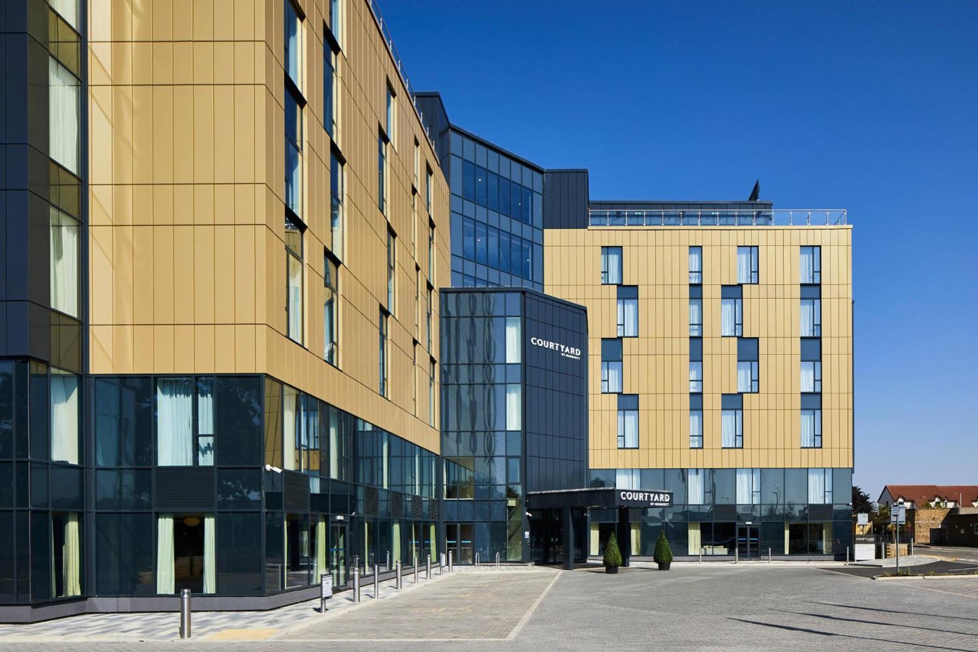 Courtyard By Marriott London Heathrow Airport Hotel Harlington (Greater London)